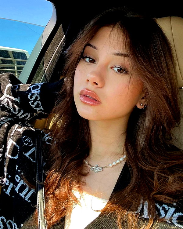 baddiesessence instagram image archive image