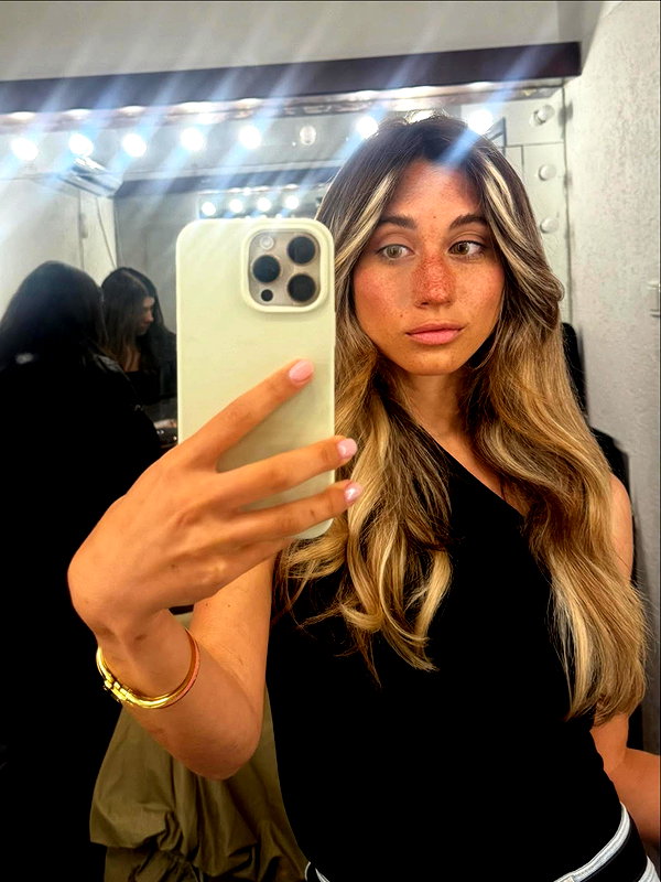 Archived image from @refaella_twina on Instagram