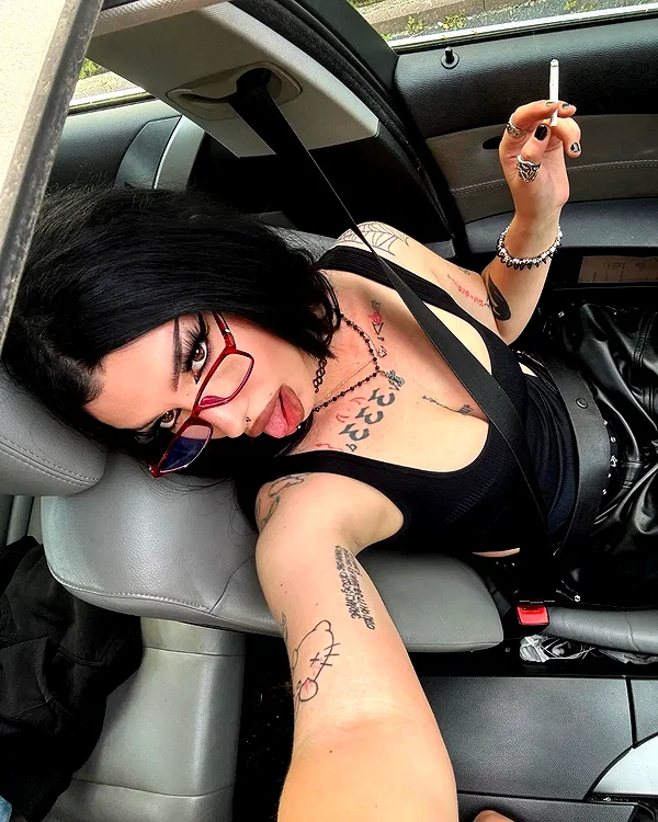chica.niebla instagram image archive image