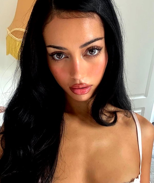baddiesessence instagram image archive image