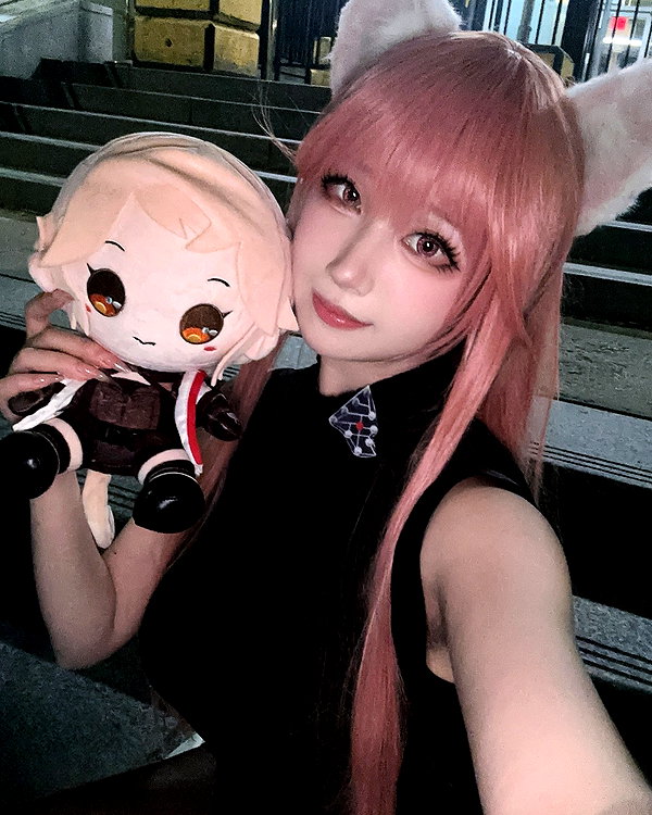 xier_cos instagram image archive image