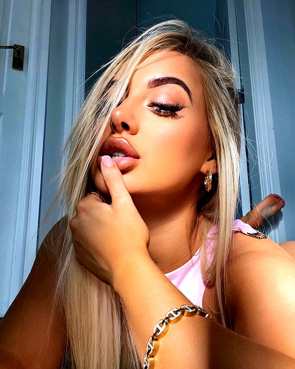 rhiannonbluee instagram image archive image