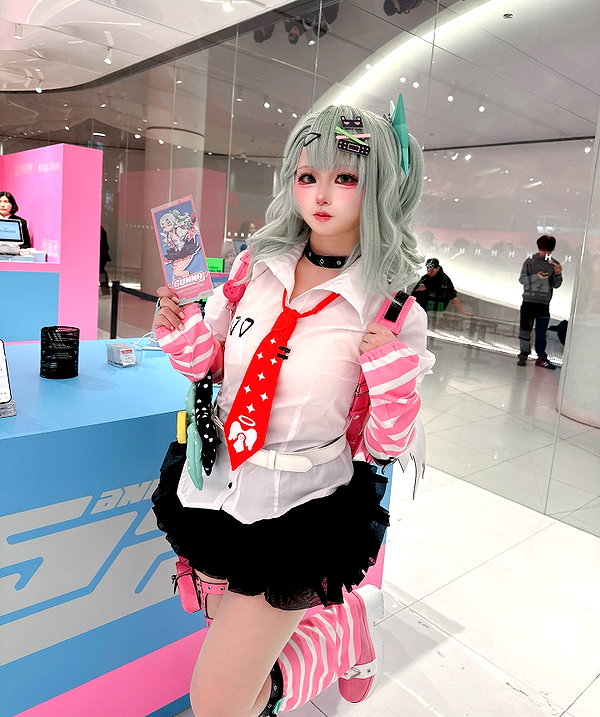 _mewcos instagram image archive image