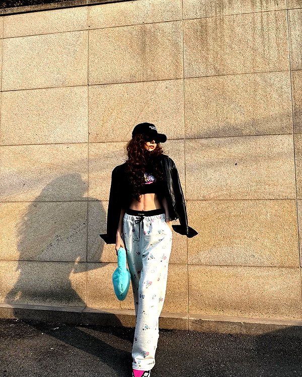 dear.zia instagram image archive image