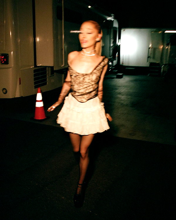 arianagrande instagram image archive image