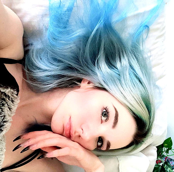 danielle.mercedie instagram image archive image