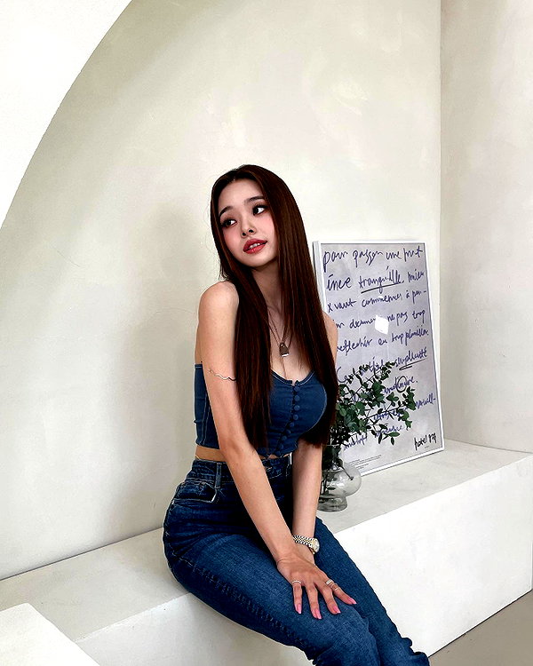 dear.zia instagram image archive image