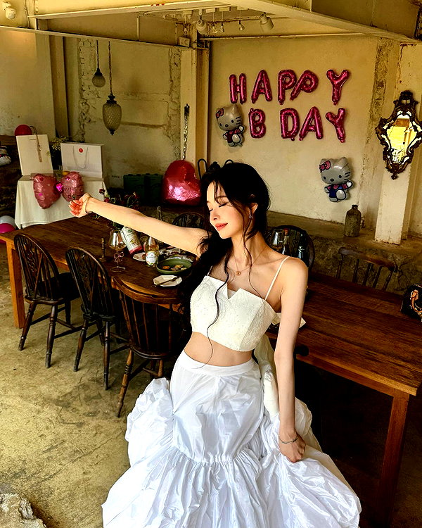 dear.zia instagram image archive image