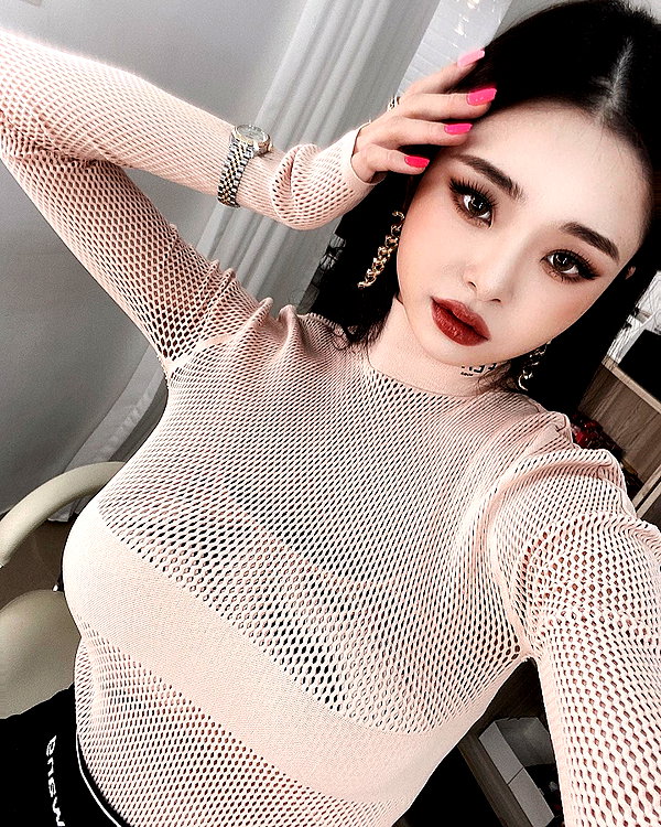 dear.zia instagram image archive image
