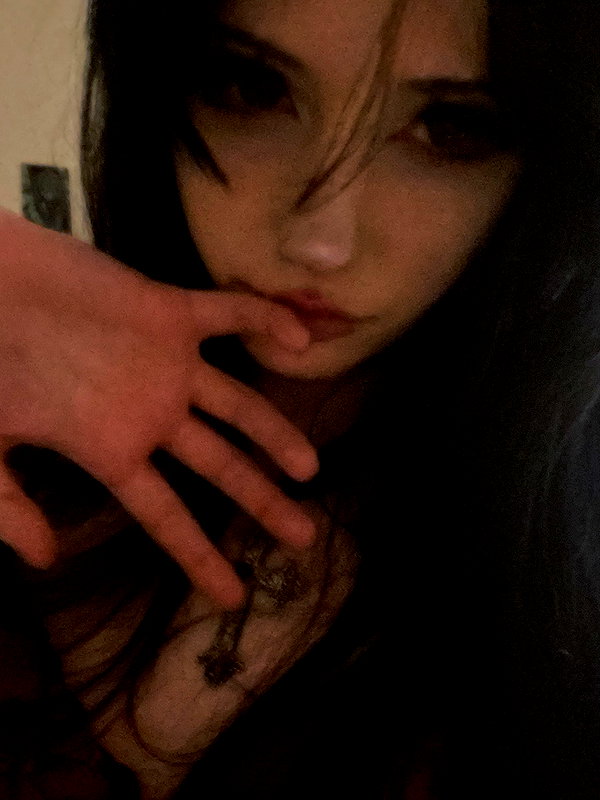 Archived image from @meowwmaxxer on Instagram