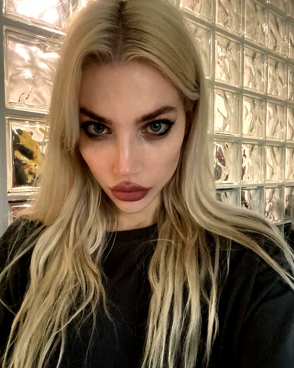 anya4everr instagram image archive image