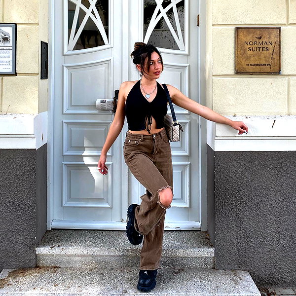 romi_henenson instagram image archive image