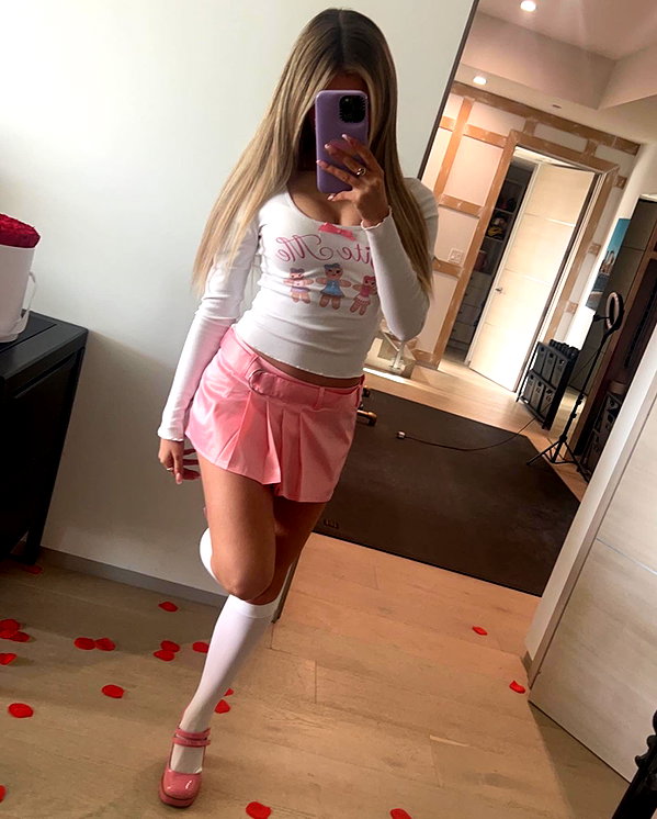 ellianawalmsley instagram image archive image