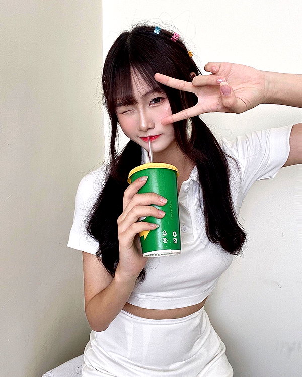 lai_931201 instagram image archive image