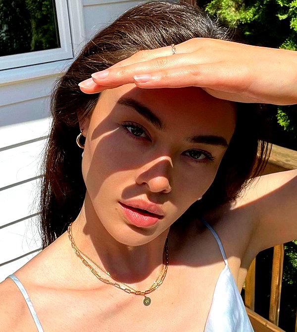 baddiesessence instagram image archive image