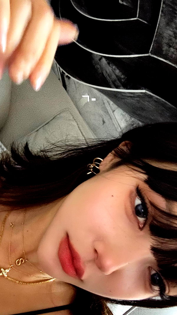 Archived image from @heroineseen on Instagram