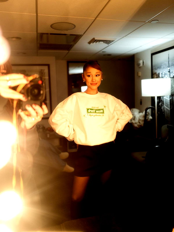 arianagrande instagram image archive image