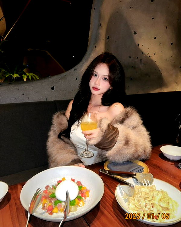lyhythuedoxinh instagram image archive image