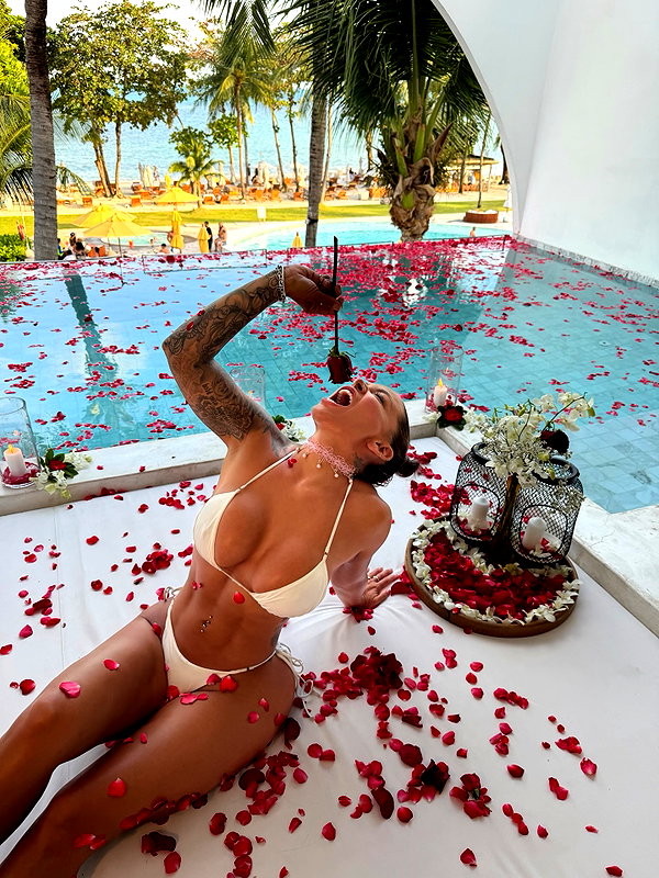 itshayleydavies instagram image archive image