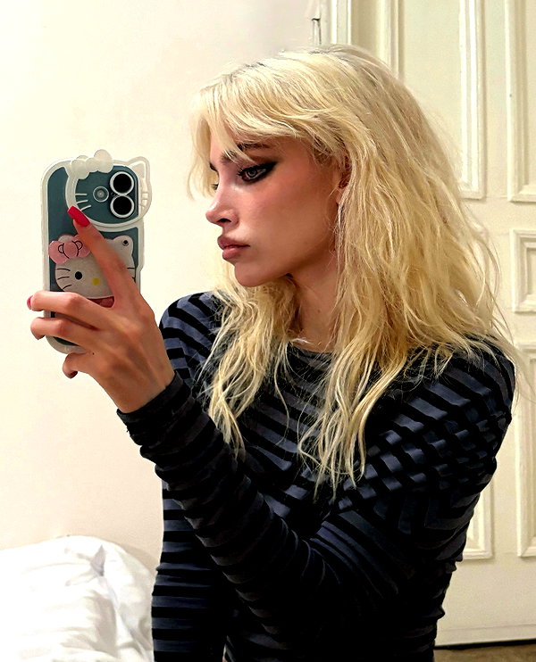 anya4everr instagram image archive image