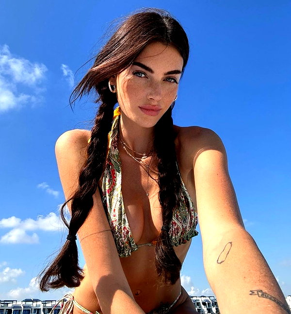 baddiesessence instagram image archive image