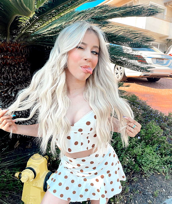 ellianawalmsley instagram image archive image