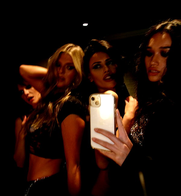 leonanaomii instagram image archive image