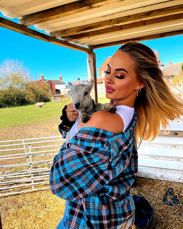 rhiannonbluee instagram image archive image