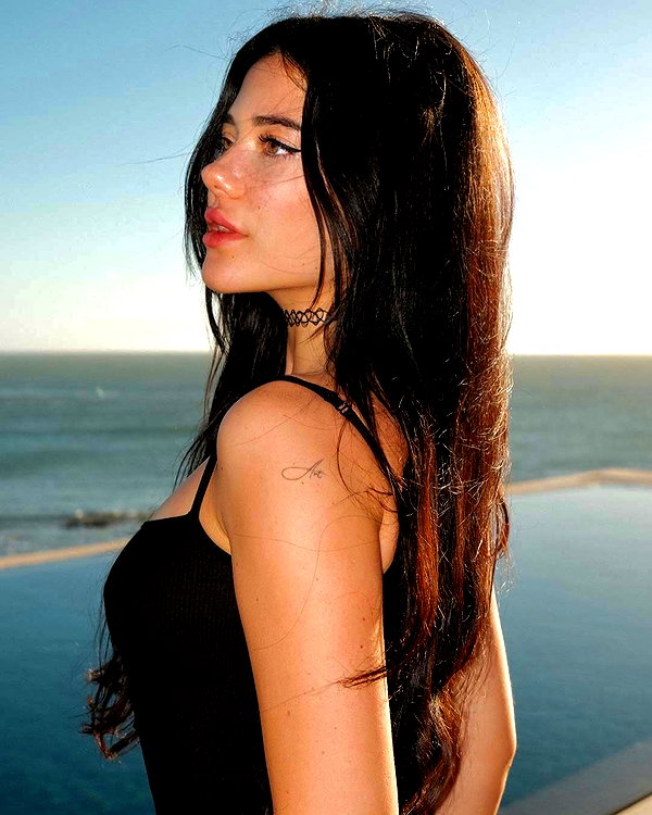 vanessa.rhd instagram image archive image