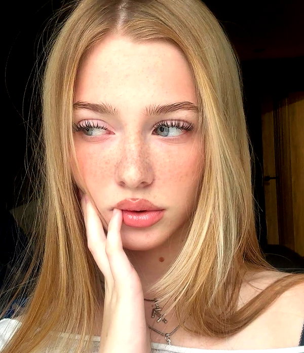 baddiesessence instagram image archive image