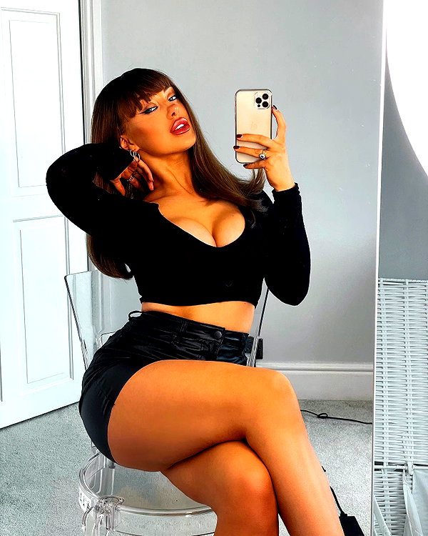 rhiannonbluee instagram image archive image