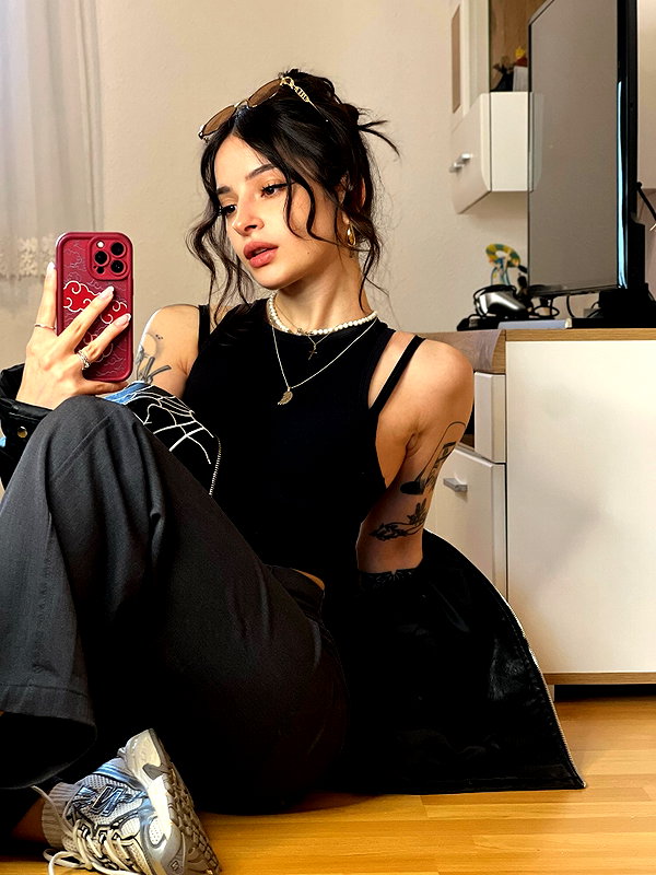 cata.leyah instagram image archive image