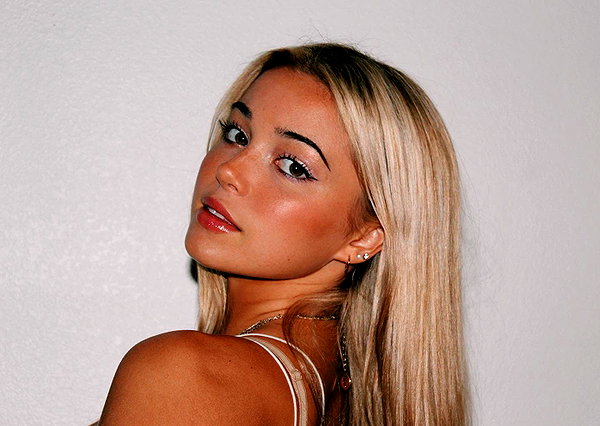 livvydunne instagram image archive image
