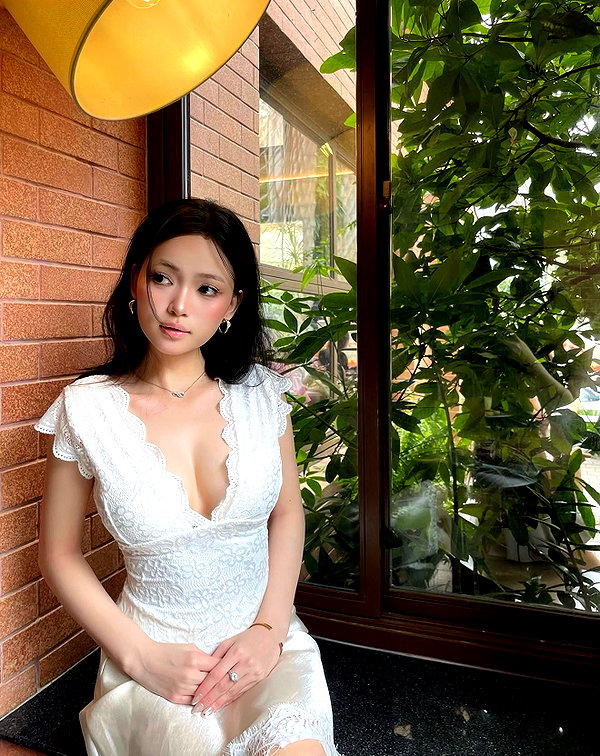 lyhythuedoxinh instagram image archive image