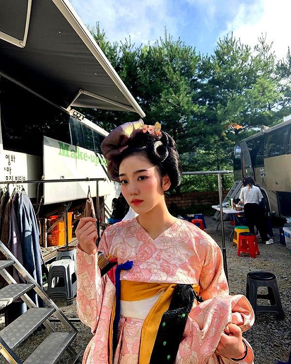 hyeweon__ instagram image archive image