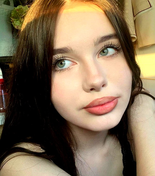 baddiesessence instagram image archive image