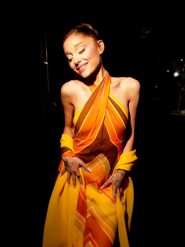 arianagrande instagram image archive image