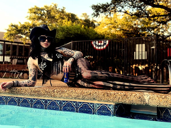yeahimcaroline instagram image archive image