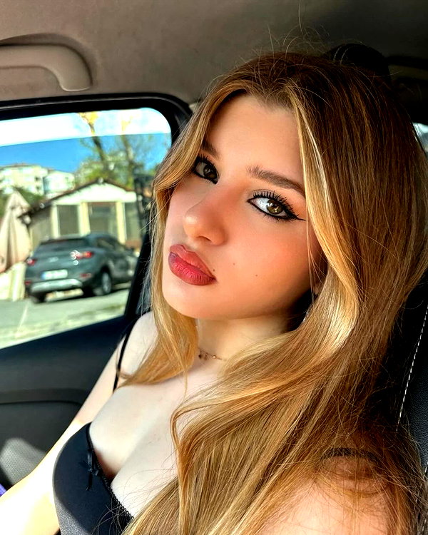 baddiesessence instagram image archive image