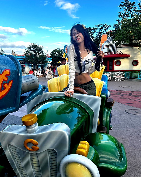 princessamelia_official instagram image archive image