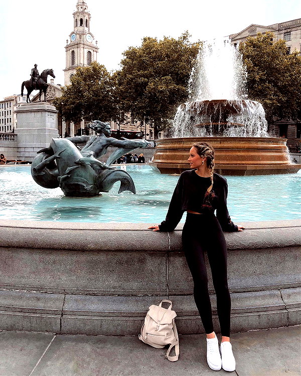 olivia.mathers instagram image archive image