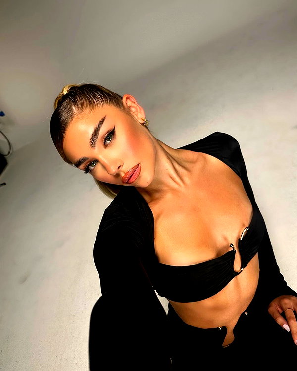 maya.keyy instagram image archive image