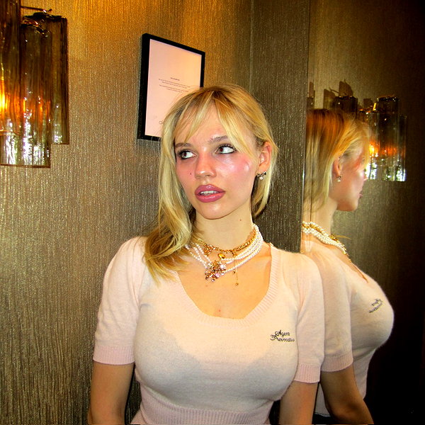 leni.bahr instagram image archive image