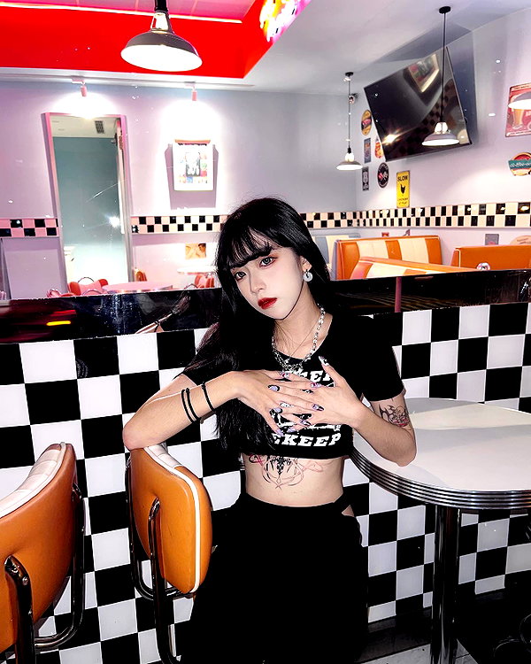 nixqq.425_ instagram image archive image
