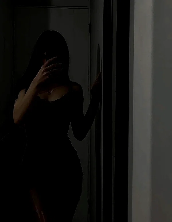 chica.niebla instagram image archive image