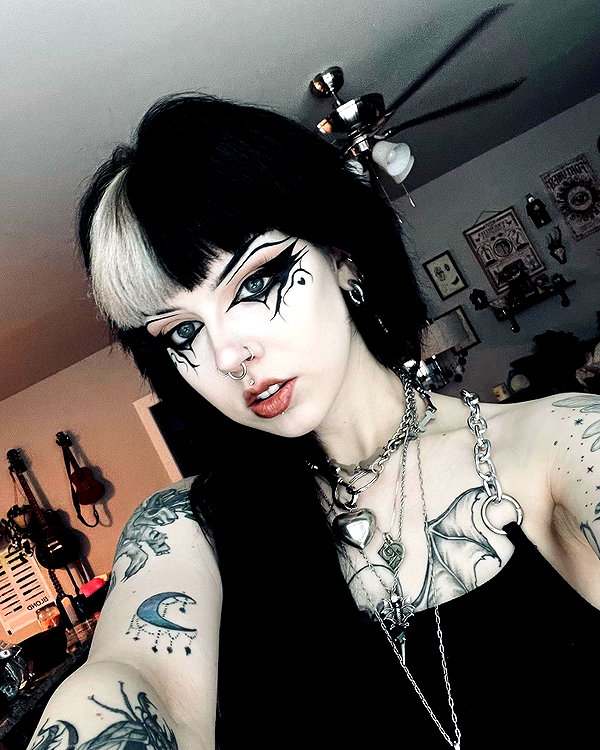 yeahimcaroline instagram image archive image