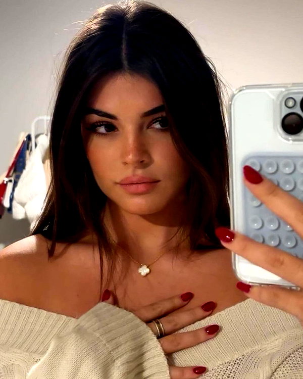 baddiesessence instagram image archive image