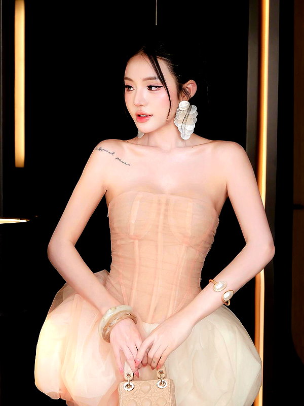 lyhythuedoxinh instagram image archive image