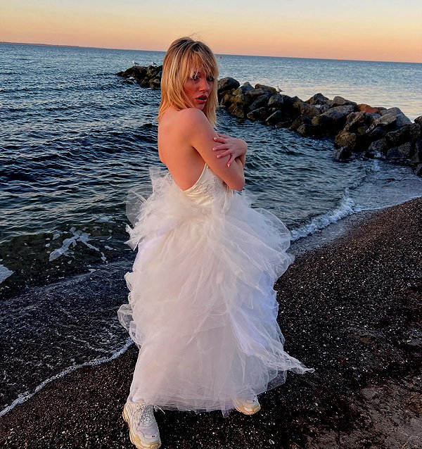 leni.bahr instagram image archive image