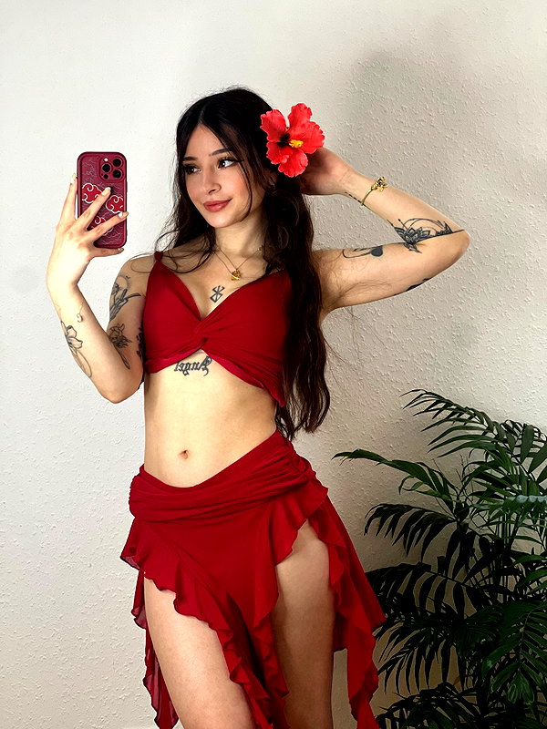 cata.leyah instagram image archive image